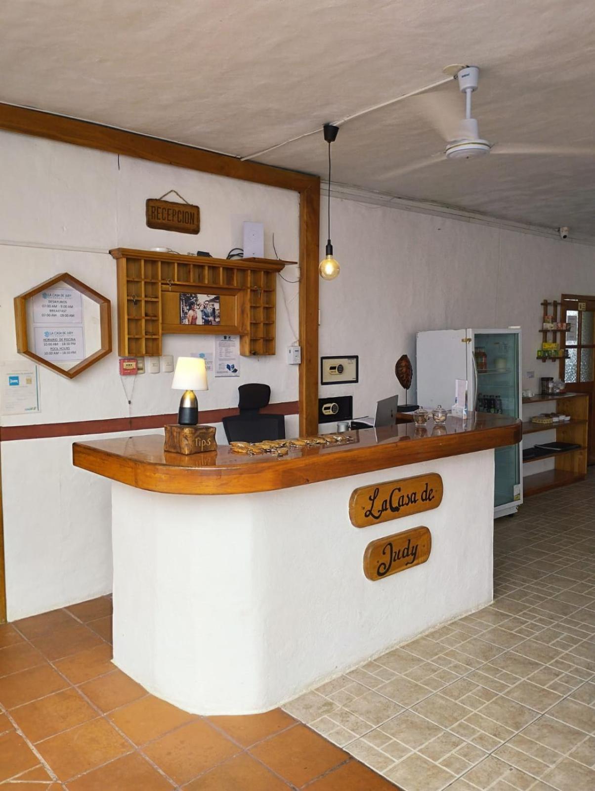 Hotel La Casa De Judy Puerto Ayora  Exteriör bild