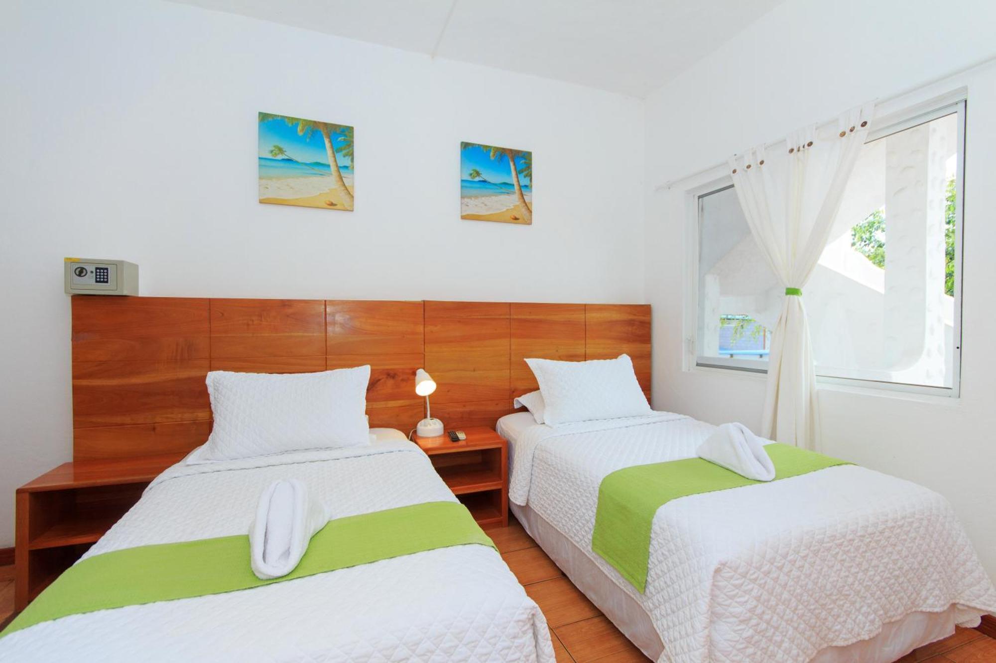Hotel La Casa De Judy Puerto Ayora  Exteriör bild