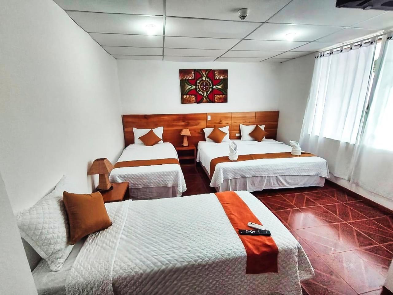 Hotel La Casa De Judy Puerto Ayora  Exteriör bild