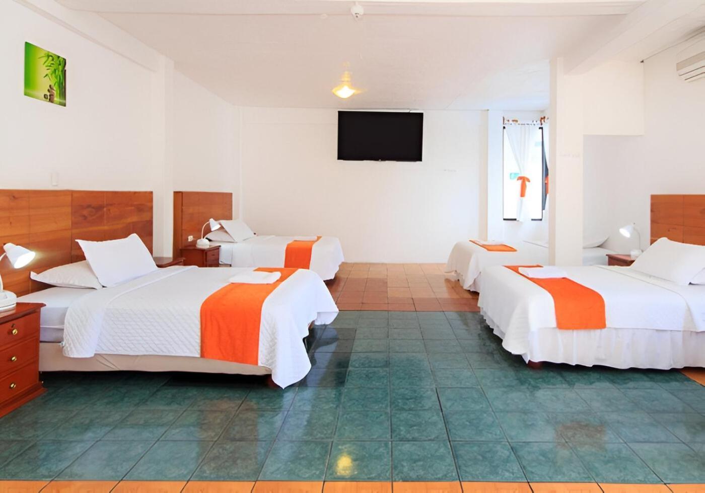 Hotel La Casa De Judy Puerto Ayora  Exteriör bild