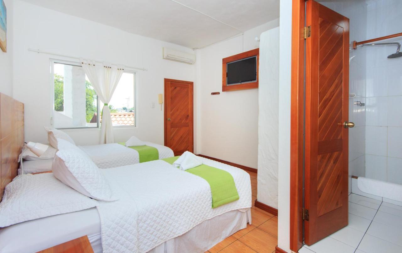 Hotel La Casa De Judy Puerto Ayora  Exteriör bild