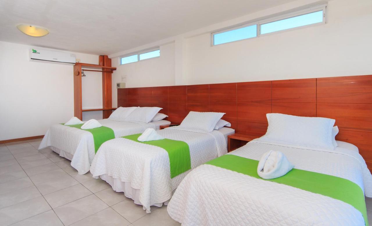 Hotel La Casa De Judy Puerto Ayora  Exteriör bild